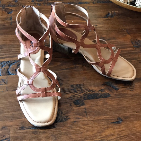 boc pecan sandal